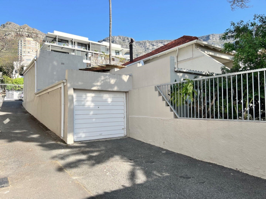 2 Bedroom Property for Sale in Vredehoek Western Cape